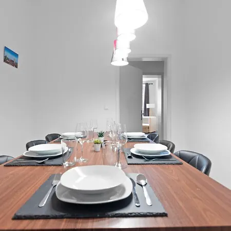 Flatista Homes - Old Town *